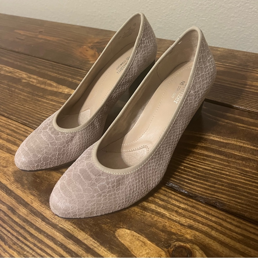 Size 6 heels - like new